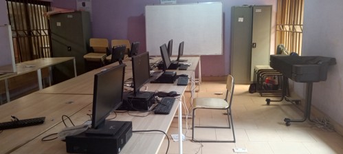 Students in cosmetology and beauty practical room
